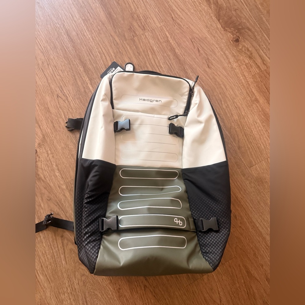 Hedgren Trip Large Expandable Performance Travel … - image 5